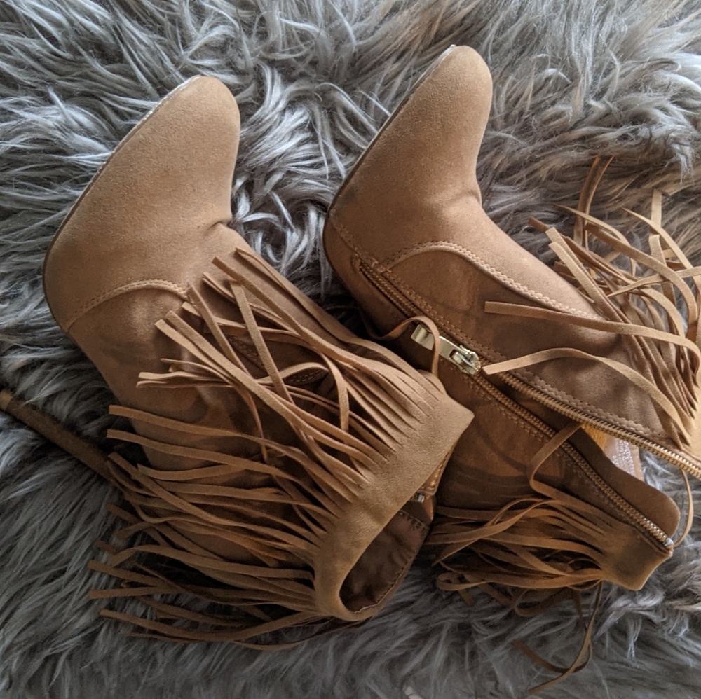 Heel boots